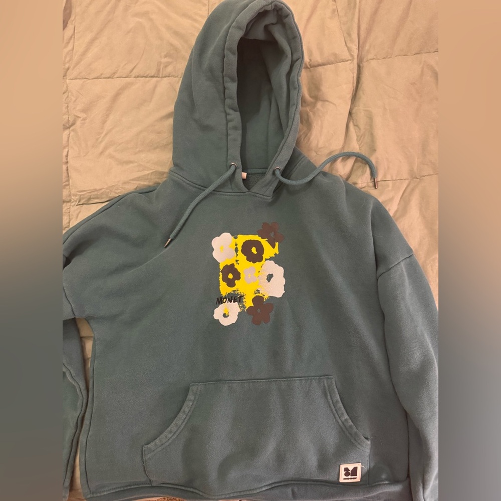 Graphic hoodie, warm and in great condition.